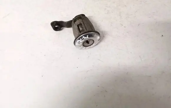 Peugeot Partner Front door lock (next to the handle) 