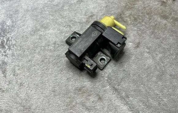 Renault Clio II Rear glass lock/latch C172 8200790180