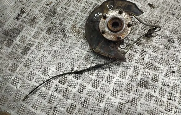 Toyota Corolla Verso AR10 Front wheel hub