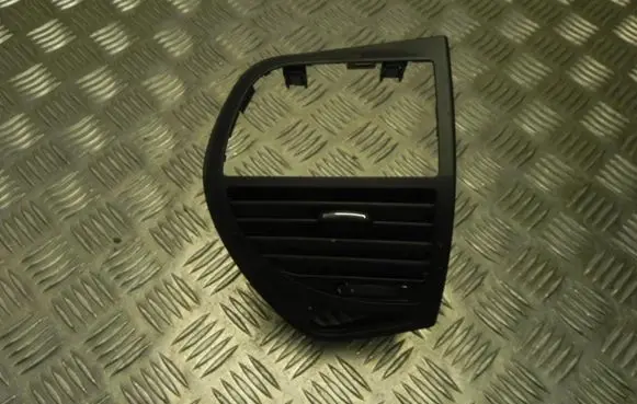Rear air vent grill