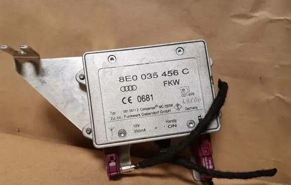Audi A8 S8 D3 4E Aerial antenna amplifier 8E0035456C