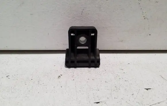Chevrolet Orlando Radiator mount bracket 13250318