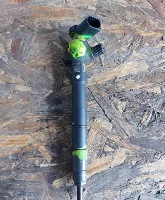 Volkswagen Polo V 6R Fuel injector 04B130277J