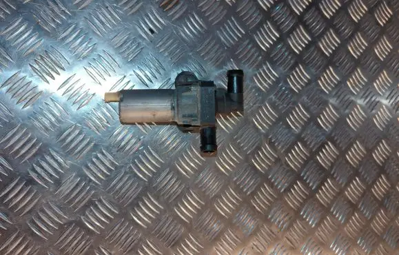 BMW 1 E81 E87 Coolant heater control valve 6928246