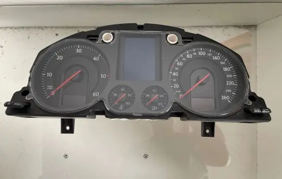 Volkswagen PASSAT B6 Speedometer (instrument cluster) 3C0920870G V0033000