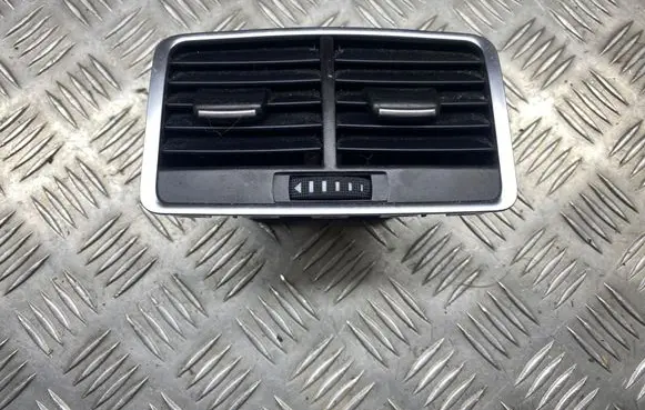 Rear air vent grill