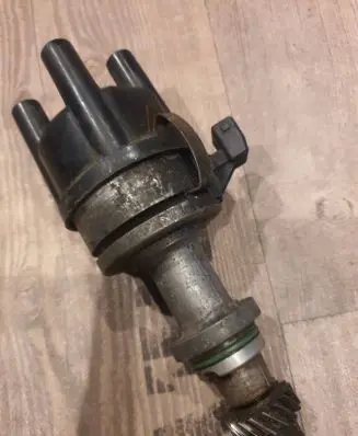 Volkswagen PASSAT B4 Spark distributor 050905205AH 0237520036