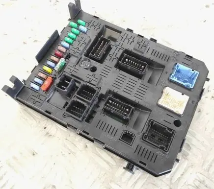 Peugeot Partner Fuse box set 9812189480