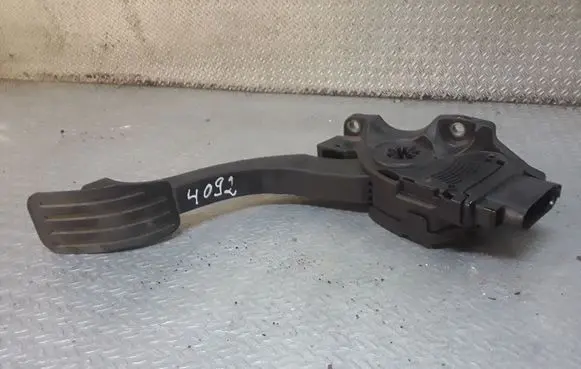 Ford Mondeo MK IV Accelerator throttle pedal 6G929F836RC