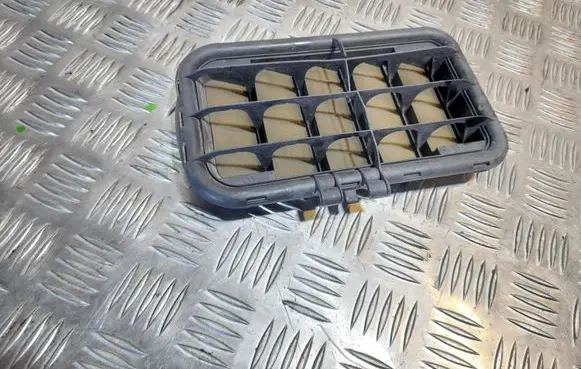 Audi A8 S8 D4 4H Quarter panel pressure vent 4E0819181C