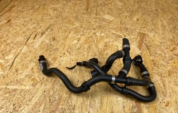 Volvo XC40 Engine coolant pipe/hose 323397 32339