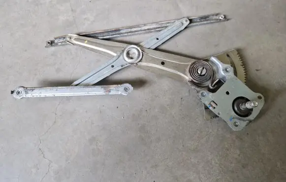 Toyota Hilux (AN10, AN20, AN30) Front door manual window regulator 