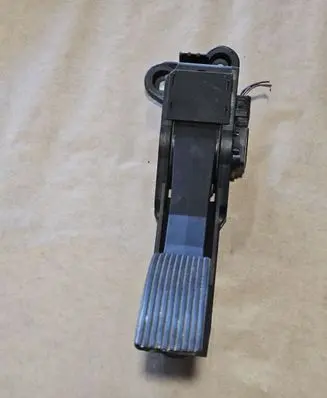 Mercedes-Benz GL X164 Accelerator throttle pedal A1643000504 1643000504