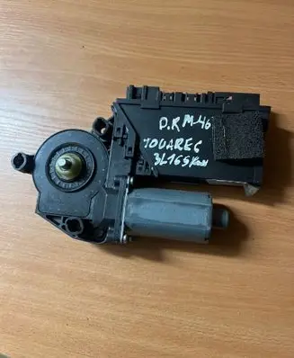 Volkswagen Touareg I Front door window regulator motor 07451763 7L0959792D 05070745