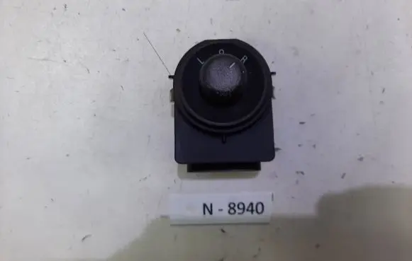 Opel Astra J Wing mirror switch 13271827