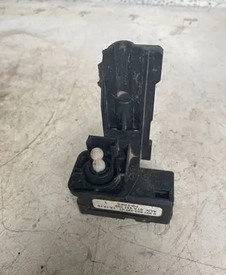 Volkswagen Touran III Headlight level adjustment motor 5ta941295