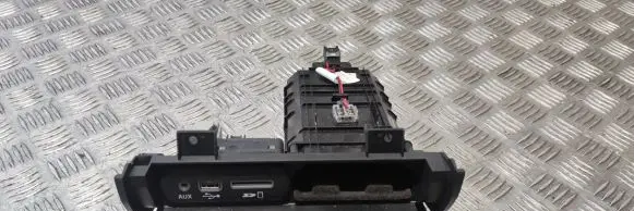 Maserati Quattroporte USB socket connector 670066186