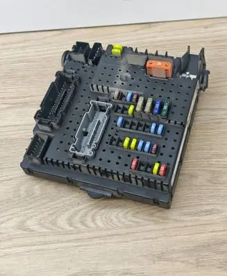 Volvo V70 Fuse module 30728512 06W164 28017881