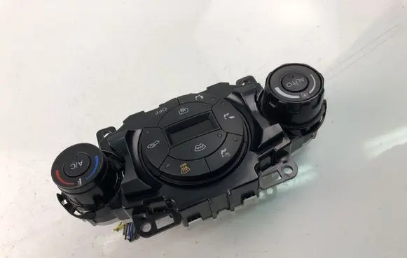 Ford Fiesta Climate control unit 8A6T18C612