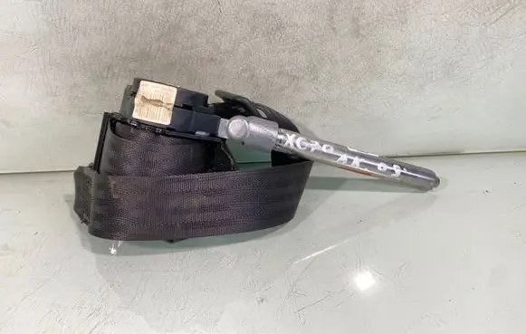 Rear seatbelt
