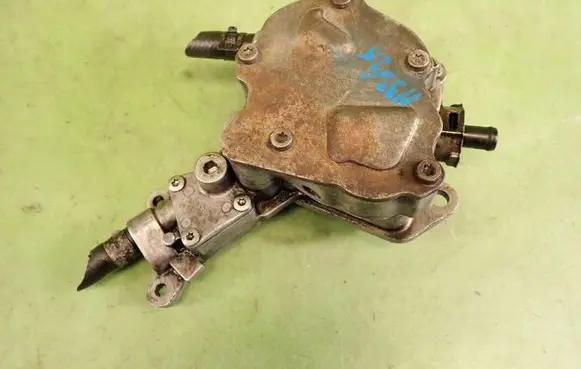 Volkswagen PASSAT B6 Vacuum pump 038145209H