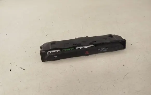 Volkswagen PASSAT B8 Hazard light switch 3G2853769A