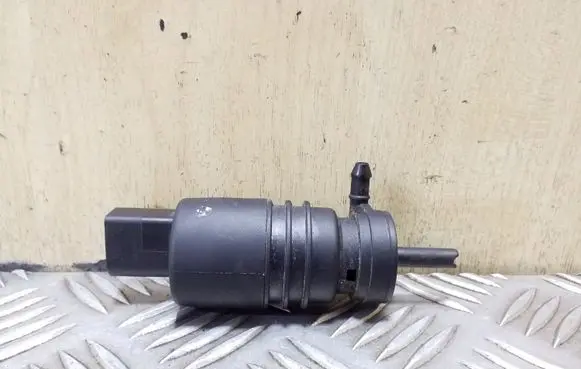 BMW X3 E83 Windscreen/windshield washer pump 8362154