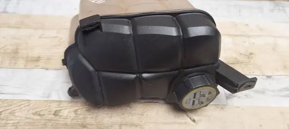 Coolant expansion tank/reservoir