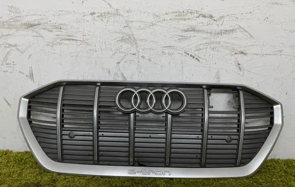 Audi e-tron Front bumper upper radiator grill 4ke853651