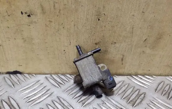 Audi A4 S4 B5 8D Vacuum valve 026906283H 72161000