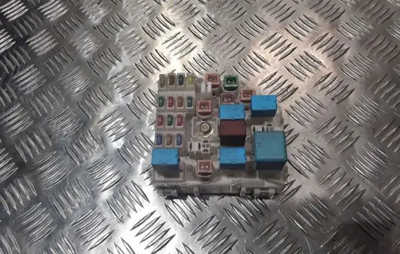 Toyota RAV 4 (XA20) Fuse module 2139