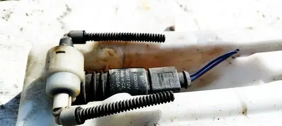 Opel Insignia A Windscreen/windshield washer pump 13250357