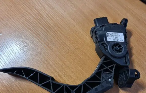 Audi A4 S4 B8 8K Accelerator throttle pedal 8K1723523 6PV00950501