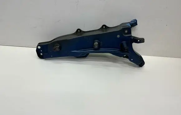 Volvo XC90 Fender mounting bracket 31391777