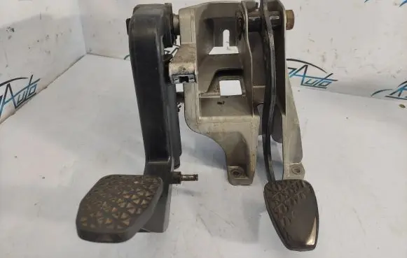 Volkswagen II LT Brake pedal A9012900419