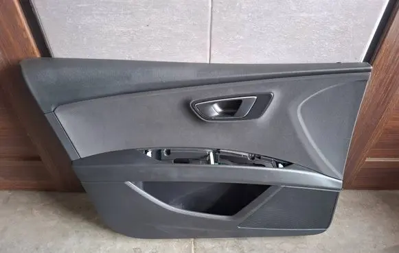 Seat Leon (5F) Front door card panel trim