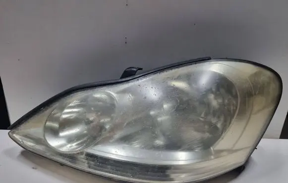 Toyota Avensis Verso Headlight/headlamp E1325