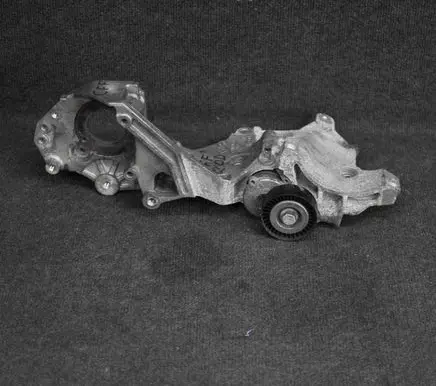 Volkswagen PASSAT B7 Generator/alternator bracket 03L903143K