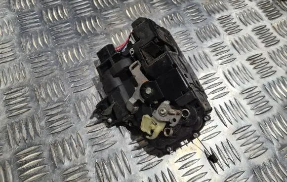 Seat Toledo II (1M) Coupe door lock (next to the handle) 