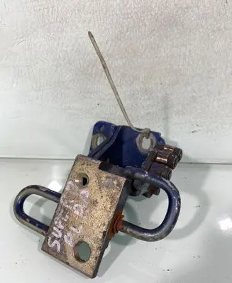 Skoda Superb B5 (3U) Front door lower hinge 