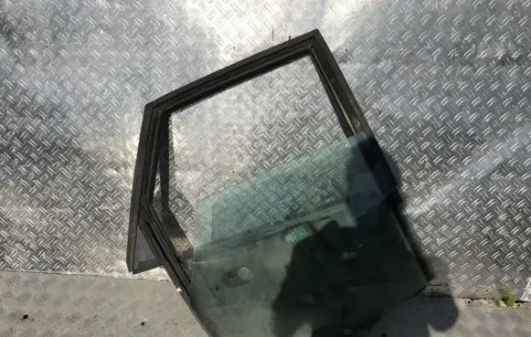 Audi 80 90 B3 Rear door window/glass frame 