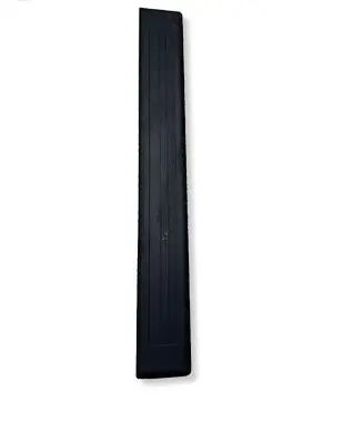 Mercedes-Benz GL X164 Front sill trim cover A1646800335