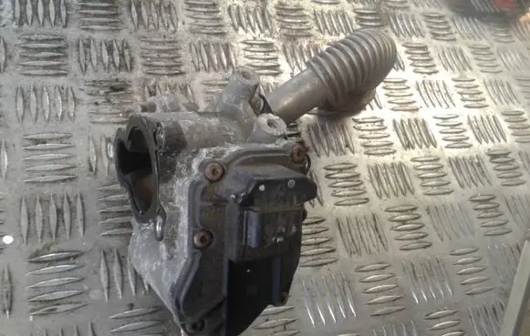 Opel Movano B EGR valve 147100385R