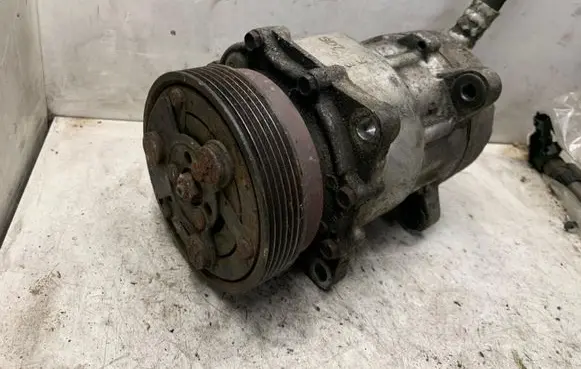 Volkswagen Golf IV Air conditioning (A/C) compressor (pump) 1J0820803K