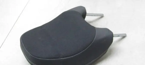 Volvo S60 Front seat headrest 