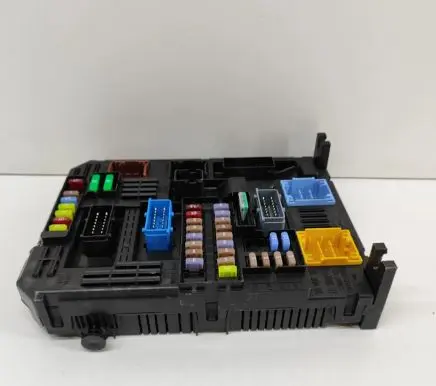 Opel Mokka B Fuse module 9832881080 28709110