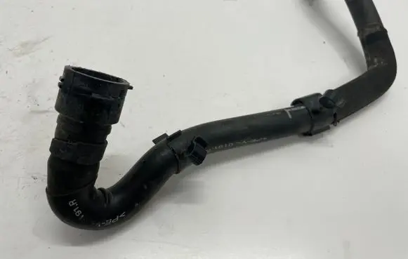 Volkswagen Golf VII Engine coolant pipe/hose