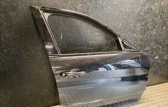 Alfa Romeo Giulia Front door