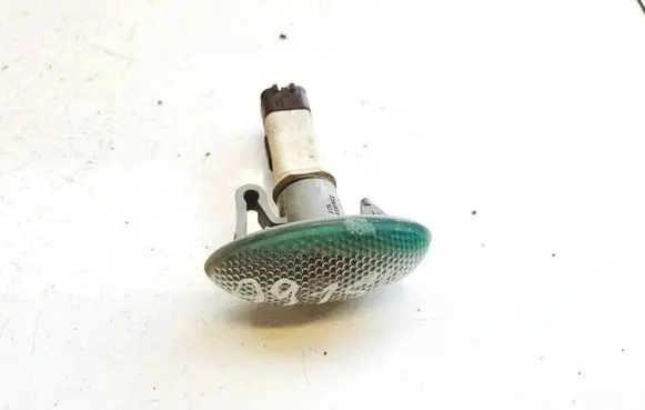 Citroen Xsara Picasso Front fender indicator light 3311