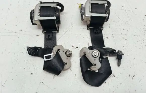 Nissan Juke I F15 Front seatbelt 6168497 6168496 61608400A
